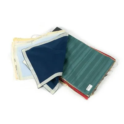 Naturligt flamskyddande polyester